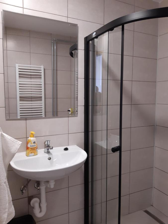 Turistická ubytovňa Spišské Tomášovce Esterno foto