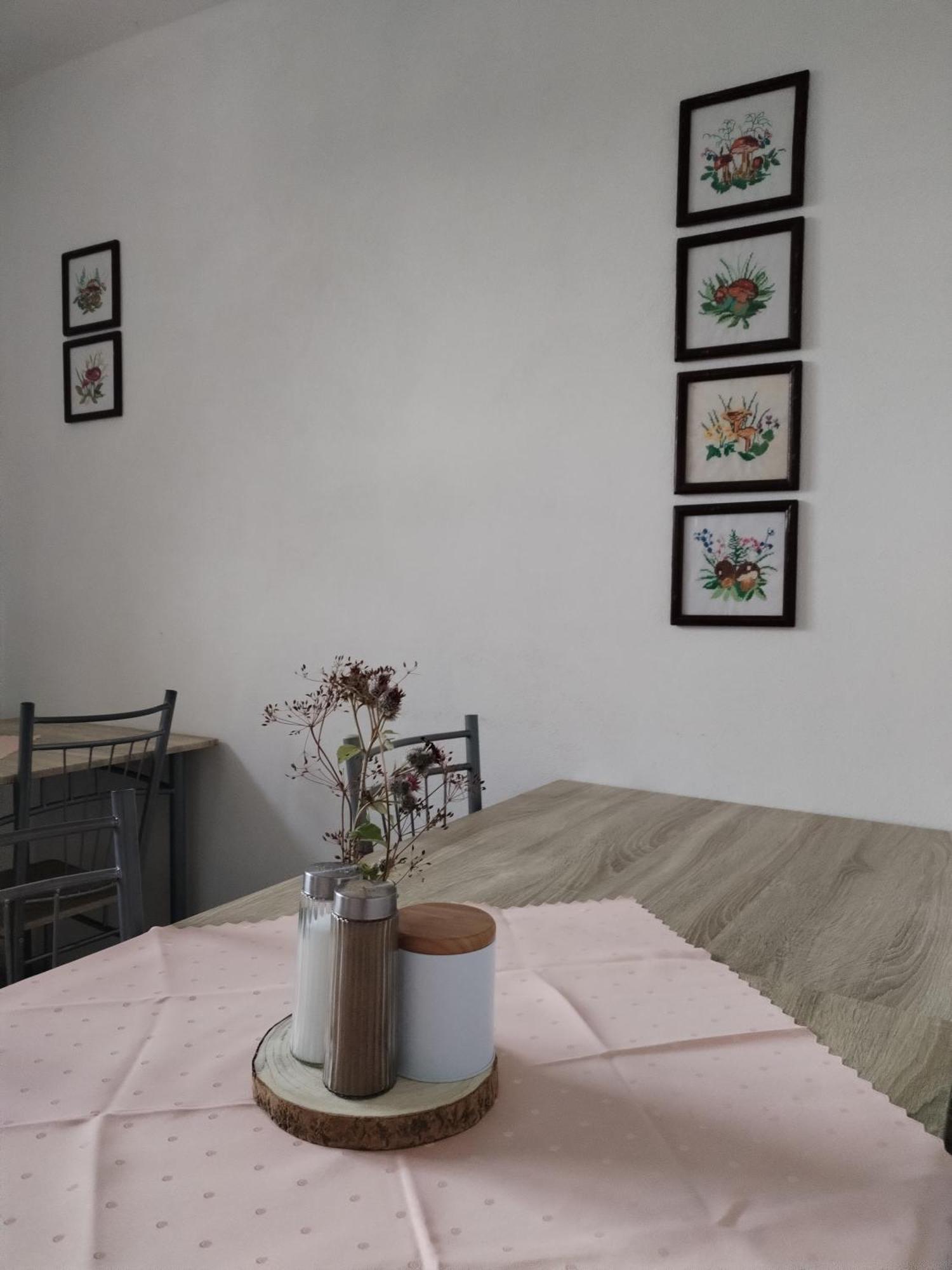 Turistická ubytovňa Spišské Tomášovce Esterno foto