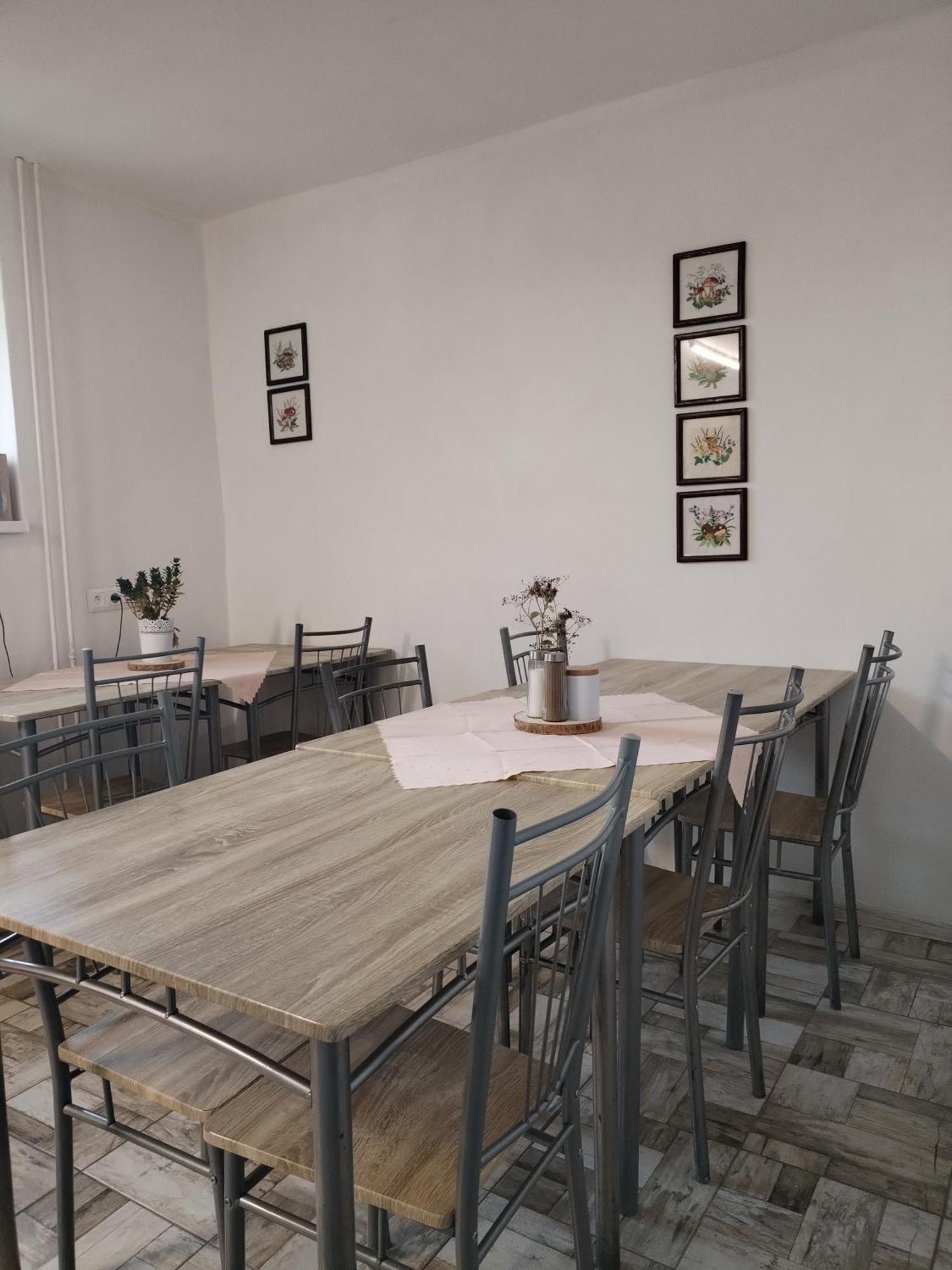 Turistická ubytovňa Spišské Tomášovce Esterno foto