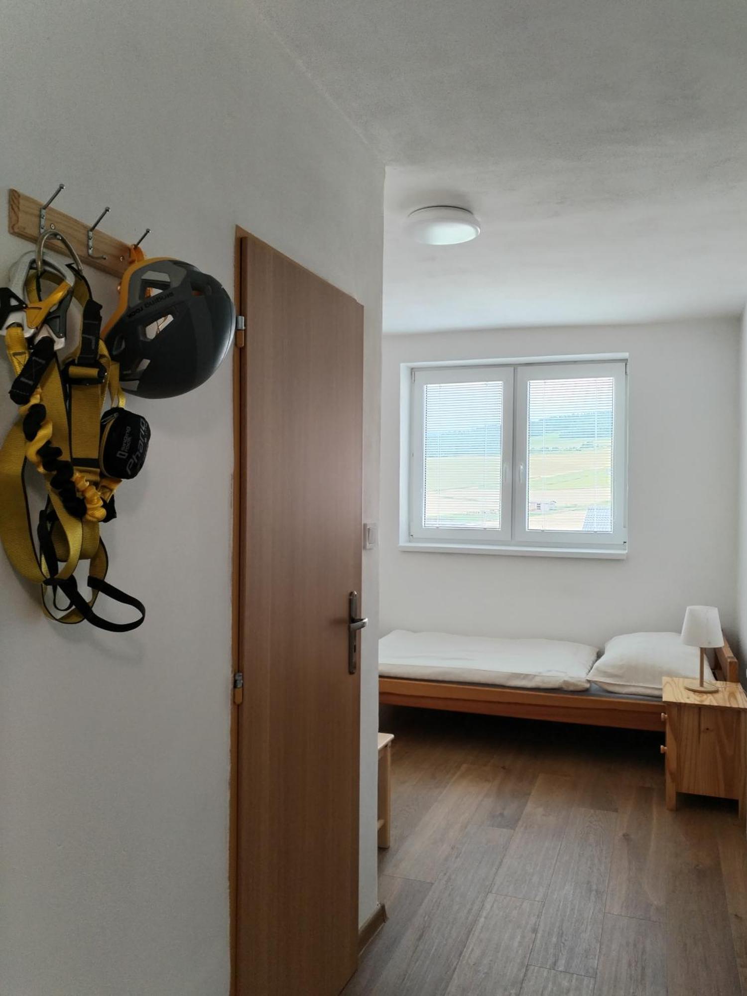Turistická ubytovňa Spišské Tomášovce Esterno foto