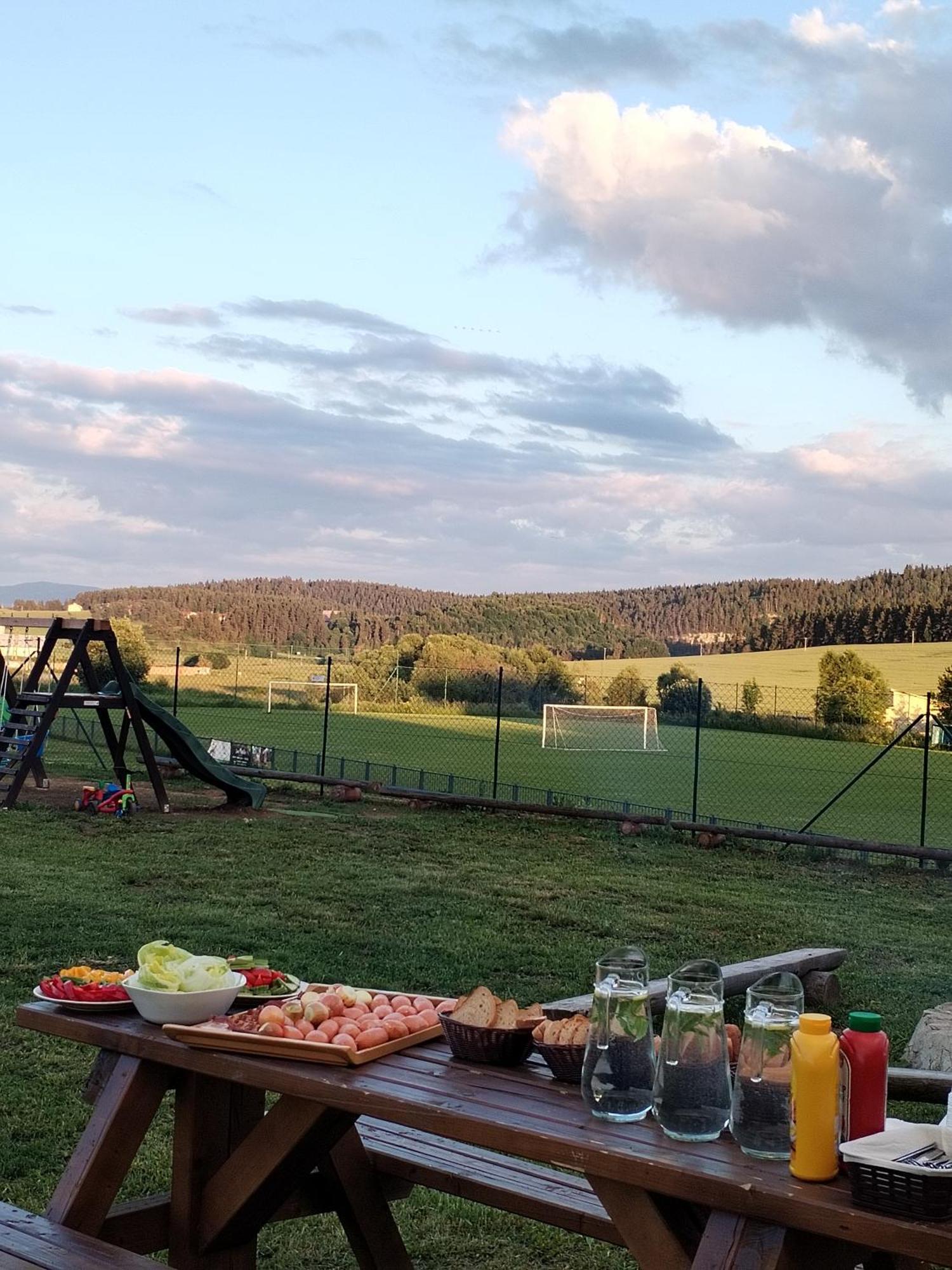 Turistická ubytovňa Spišské Tomášovce Esterno foto